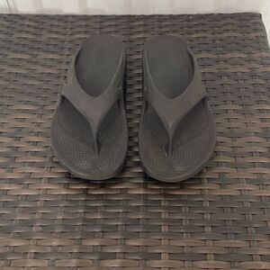 Oofos sandals, woman’s size 9